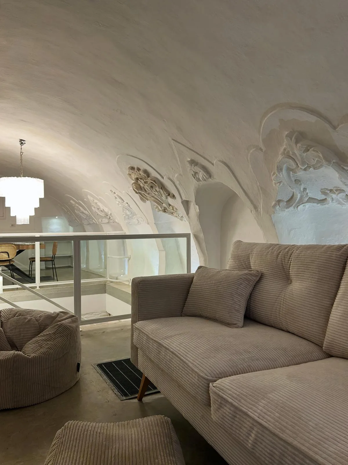 Relaxation area under the vault, with glass parapet on the stairwell