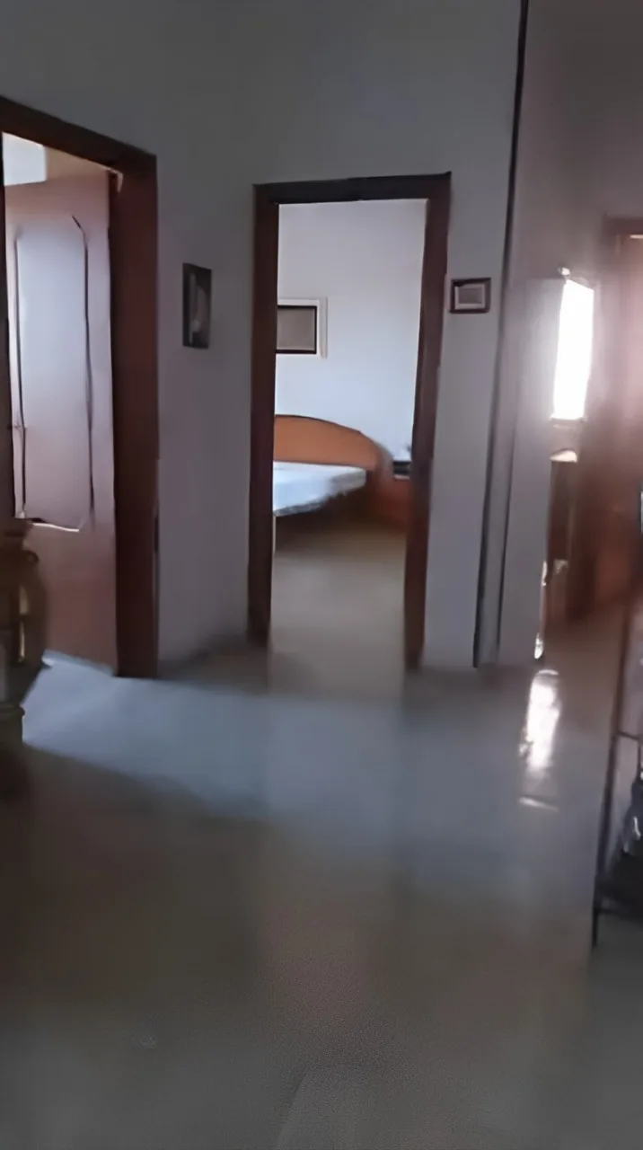 Corridor with the doors of the rooms, in the original distribution of the apartment